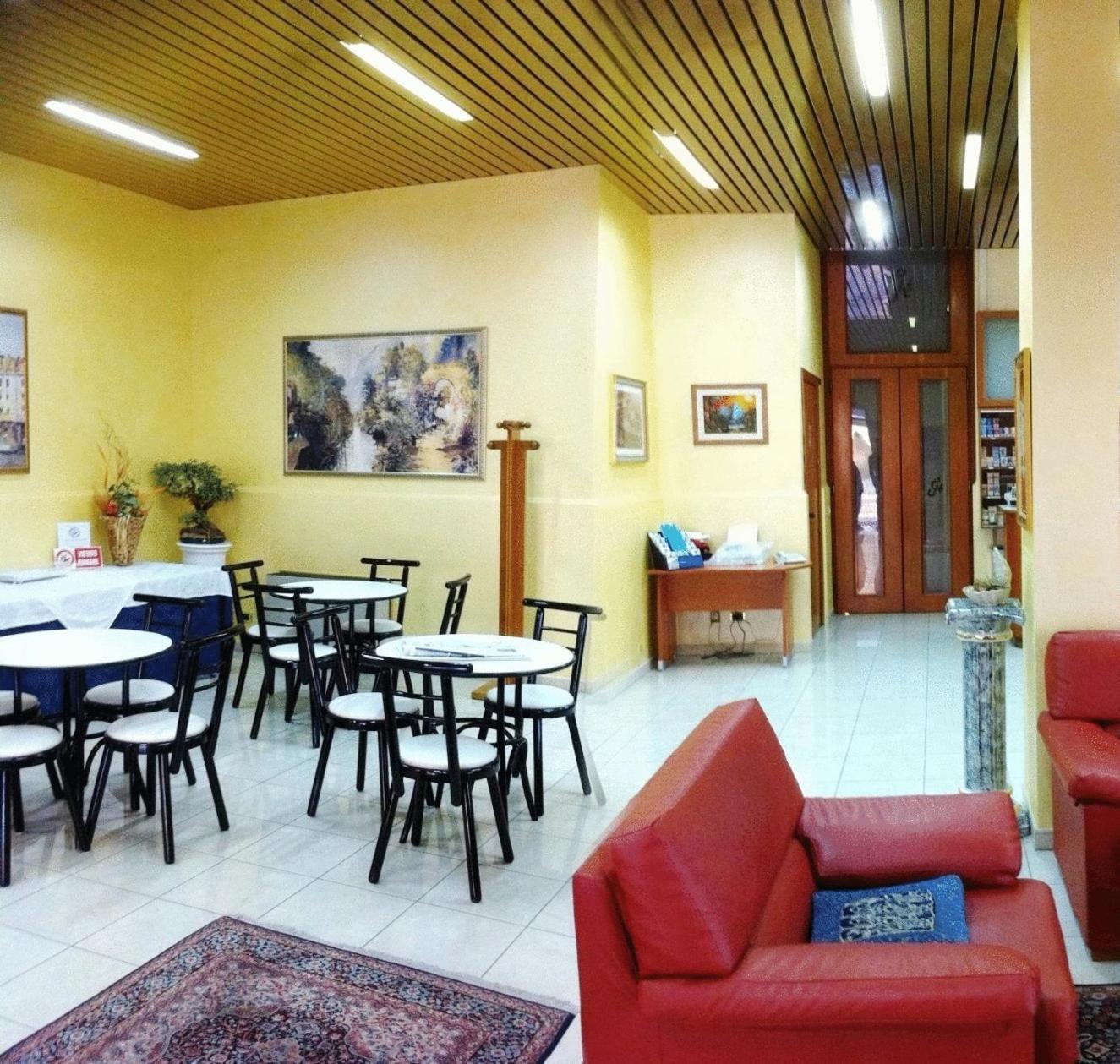 Hotel Ristorante Cordial คอมิโซ ภายนอก รูปภาพ